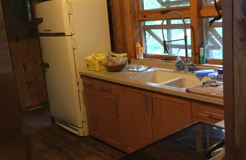 Jumbo Island Cottage | McGregor Bay Heritage Log Lodge Pet Friendly