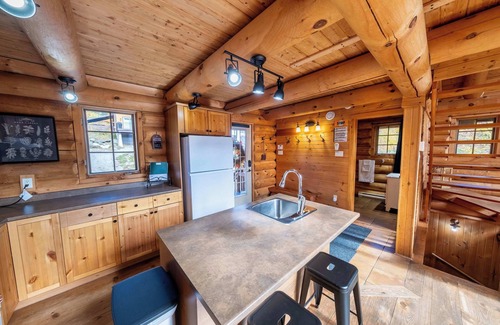 Notre-Dame-Auxiliatrice-de-Buckland Ski Chalet | L'Antaya | Round Wooden Chalet