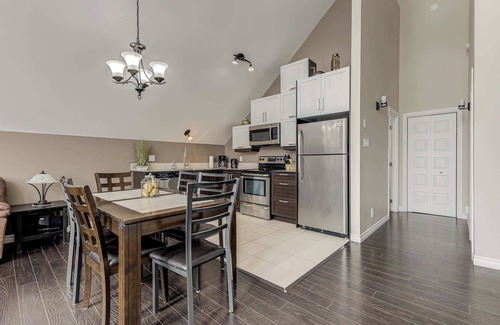 Petite-Riviere-Saint-Francois Ski Chalet | Spa and River View - Le Haut-Perche