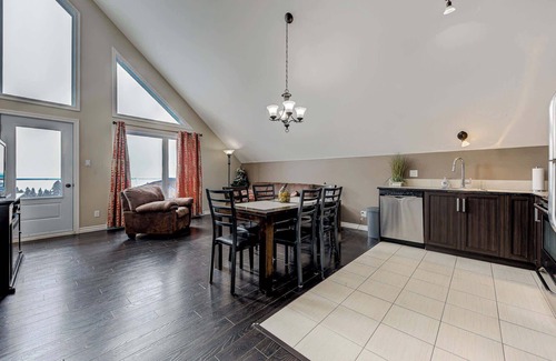 Petite-Riviere-Saint-Francois Ski Chalet | Spa and River View - Le Haut-Perche