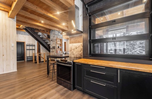 Ste-Lucie-des-Laurentides Ski Chalet | Chalet de l'Artisan | Spa | Fireplace | BBQ | Boardgames