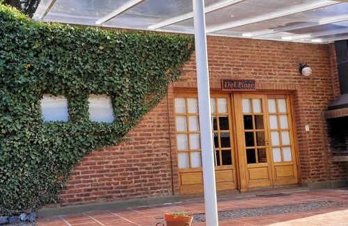 Tandil Cabin | Cabaña Del Pinar. Monoambiente. Ideal Para Familia con Hijos Chicos