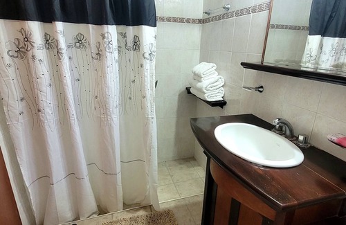 Tandil Cabin | Cabaña Del Solar. Chalet de 2 Plantas. Una Habitacion en Planta Alta