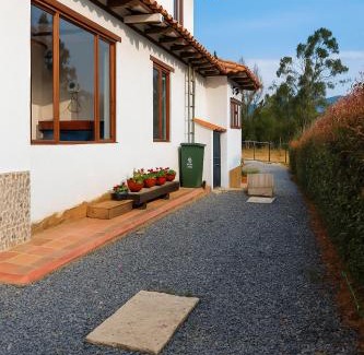 Villa de Leyva House | Cabaña familiar con 2 dormitorios y baños privados