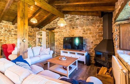 San Pedro del Romeral Ski Chalet | Cabaña Pasiega El Ojal