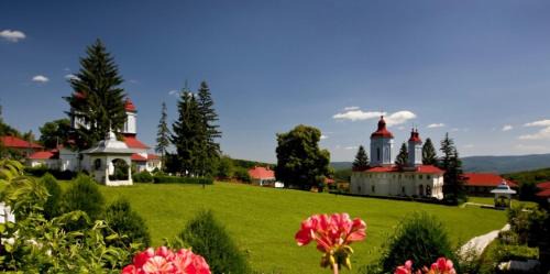 Bozioru House | Cabană Ulmet , două dormitoare duble - 200 lei O cameră triplă - 300 lei Toată căbănuța-650 lei