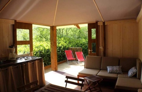 Saint-Constant-Fournoules Cabin | Cabane 3 étoiles - Piscine - eec0cc