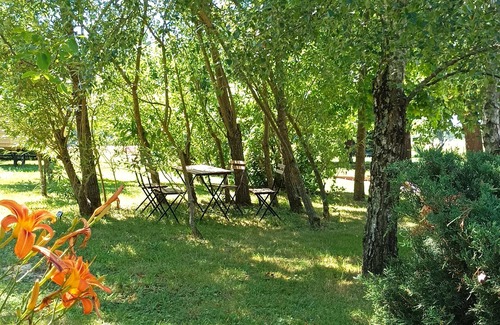 Servignat Cabin | Cabane Enchantée Type Mobil-home au Cœur de la Nature Bressane