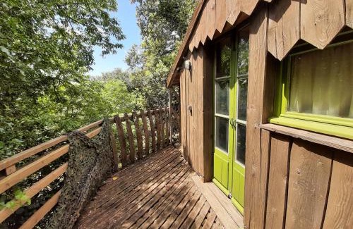Argelliers Ski Chalet | Cabane perchée de Lys dans les chênes verts et le micocoulier