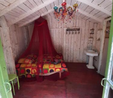 Argelliers Ski Chalet | Cabane perchée de Lys dans les chênes verts et le micocoulier