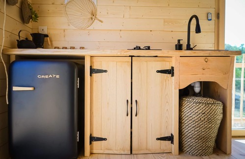 Chartrier-Ferriere Cabin | Cabane Perchée au Concept Unique sur Rails