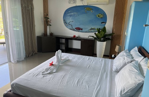 Loon Hotel | Cabilao Sunset Dive & Beach Resort