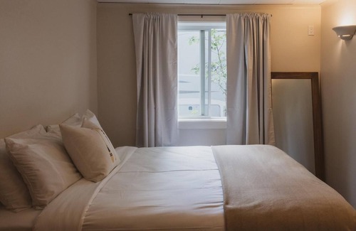 Christina Lake Hotel | Cabin 3 Caribou -Family Hideaway 2 BR, sleeps 4 - Close to Beaches, Fishing