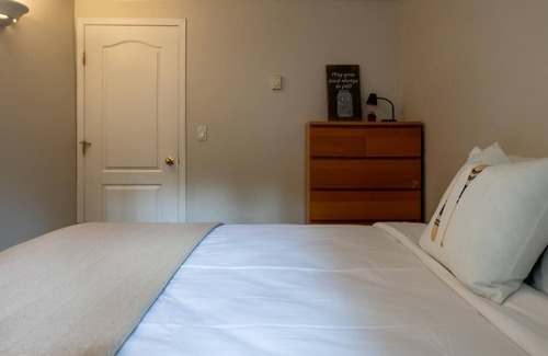 Christina Lake Hotel | Cabin 3 Caribou -Family Hideaway 2 BR, sleeps 4 - Close to Beaches, Fishing