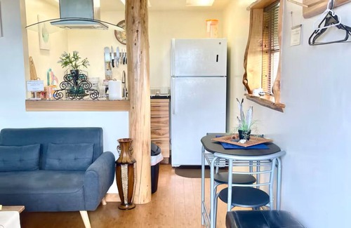 Kenai Cabin | CABIN BY THE BLUFF OF KENAI RIVER WITH MOUNTAIN VIEW