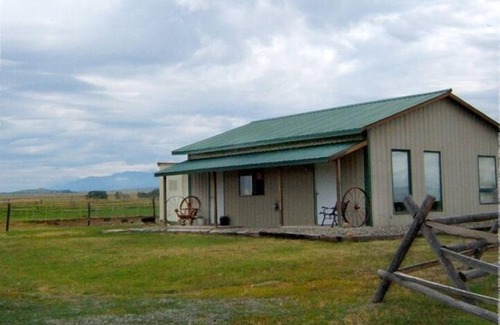 Livingston Cabin | Cabin in the Country-Spectacular Mountain Views