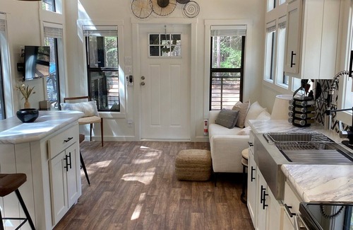 Dogwood Cabin | Cabin in the piney woods of East Texas, near lakes and state parks.