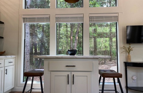 Dogwood Cabin | Cabin in the piney woods of East Texas, near lakes and state parks.