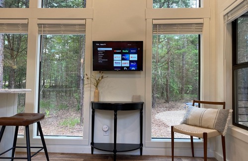 Dogwood Cabin | Cabin in the piney woods of East Texas, near lakes and state parks.