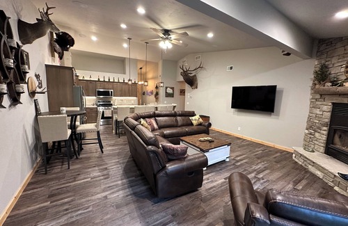 Iola Cabin | Cabin in the Woods-Sleeps 10!