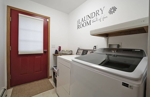 Walton Cabin | Cabin Noir - Private & Modern Cabin in the Western Catskills