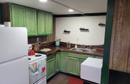 Nelsonville House | Cabin on a working ranch with Highland cattle in Hocking Hills