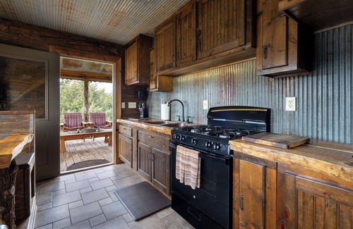 Junction City Cabin | Cabin on Private 4-Acre Pond, King Bed