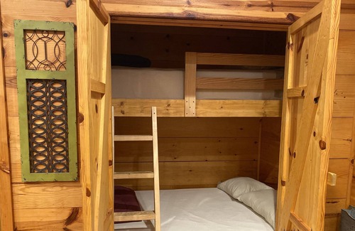 Chandler Cabin | Cabin perfect for any lover of gaming or cinema