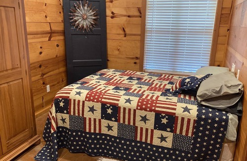 Chandler Cabin | Cabin perfect for any lover of gaming or cinema