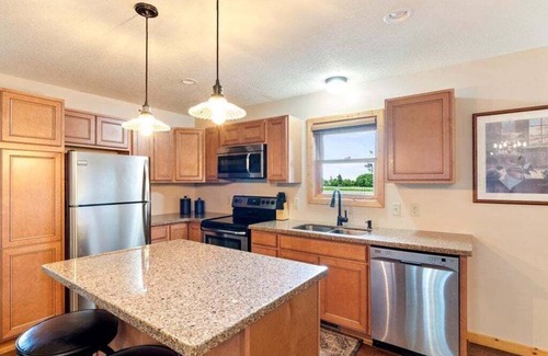 Nisswa Cabin | Cabin Retreat Steps from Gull Lake