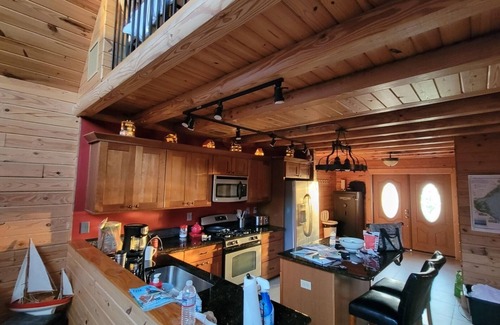 Taylor Creek Cabin | Cabin with Boat Dock