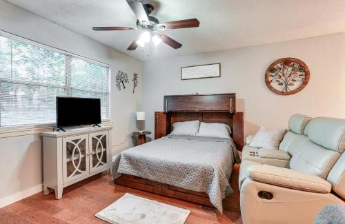 Valley View Apartment | Cabin with Hot Tub in Valley View Pets Welcome!
