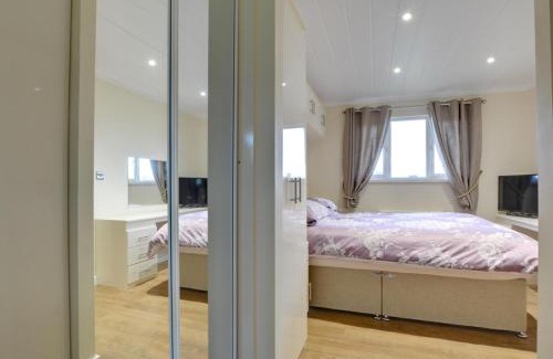 Abbess Roding Cabin | Cackle hill lakes