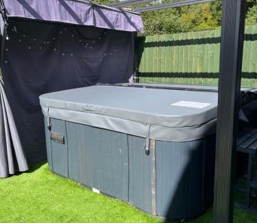 Hendrerwydd House | Caer Fedwen Barns Cariad Spacious self catering 3 bed Group Getaway Luxury Cottage with Private Hot Tub