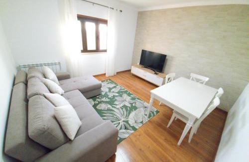 Nossa Senhora do Populo Apartment | Caldas da Rainha's Green & Brown