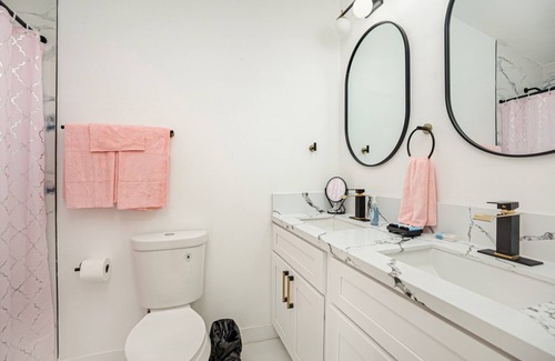 San Carlos House | California Dreaming 4 Bed 2 Bath Home