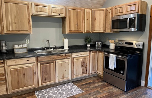 Oneonta Apartment | Calla Lily #2 - Oneonta Apartment close to downtown - 1 of 2 units