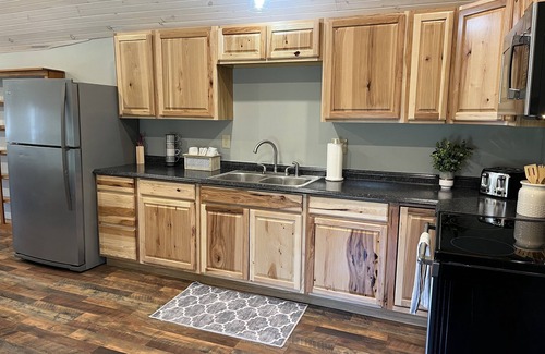 Oneonta Apartment | Calla Lily #2 - Oneonta Apartment close to downtown - 1 of 2 units