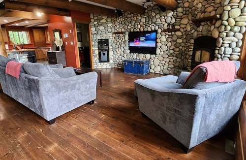 Division No. 11 Cabin | Calling all Hunters Log Cabin on the River!