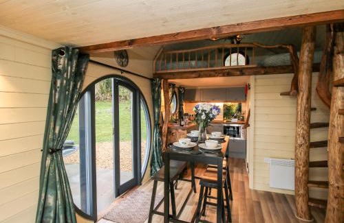 Kingswood House | Callow Pod