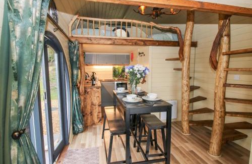 Kingswood House | Callow Pod