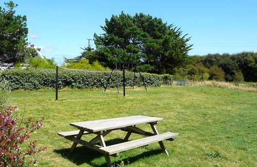 Bangor House | Calm 3-bedroom house near beaches and shops in Bangor