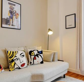 Silly-Gallieni Apartment | Calm Square Flat