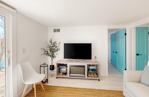 Cataumet House | Calm Waters