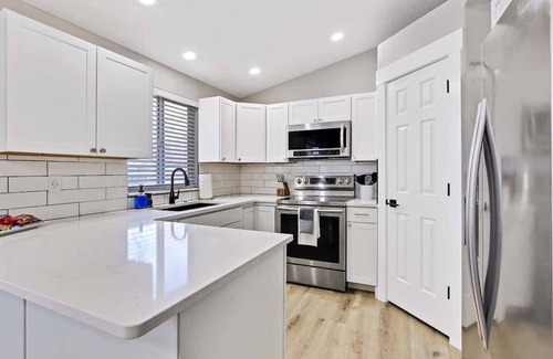 Nampa House | Calming 3 bedroom home with designer details in Na