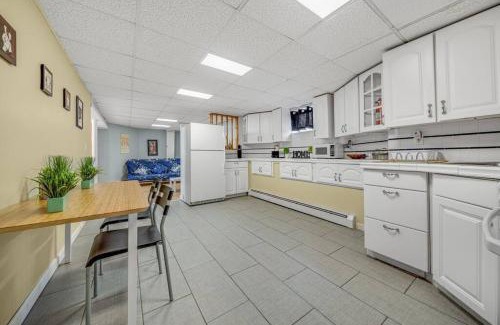 Cambridge House | Cambridge 2BR 2BH Basement Apt With Parking