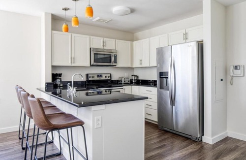 North Cambridge Apartment | Cambridge 2BR w WD Private access to Linr Park BOS-470