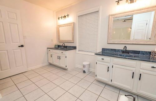 Cresco House | CamelbackSki Mts,Firepit,Hottub,4BR&BonusRoom,Casino,Linens!