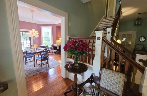 Gainesville Bed & Breakfast | Camellia Rose Inn- King Room Southern Charm