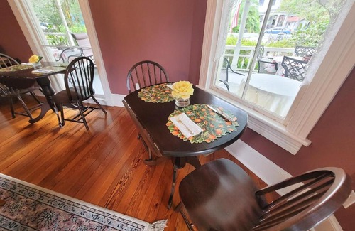 Gainesville Bed & Breakfast | Camellia Rose Inn- King Room Southern Charm